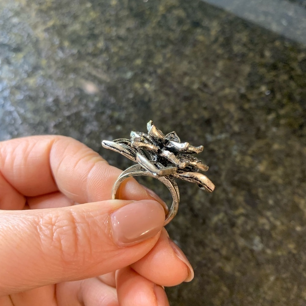 Costume  cocktail ring - Picture 3 of 3